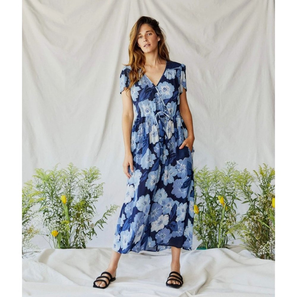 🆕The Dawn Dress In Hibiscus Blues Floral Current Season Size Small S NWT
